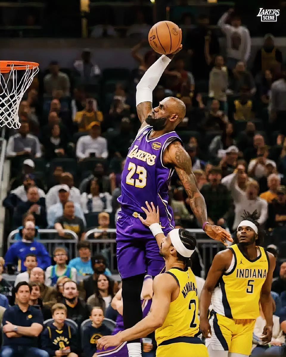 截止目前，詹姆斯已经代表湖人打了52场常规赛！！！！场均上场：33.5分钟