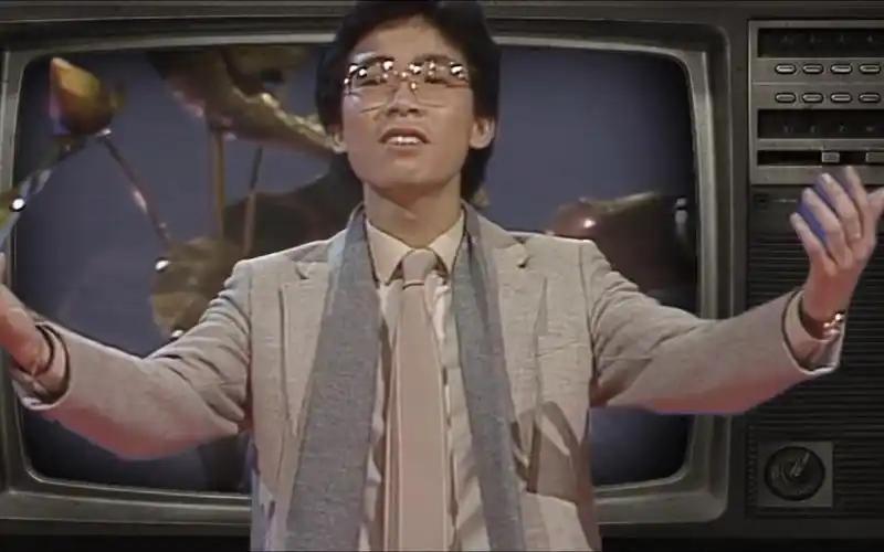 1984年，张明敏唱完《我的中国心》后，被香港封杀，不管是哪个公司都不乐意给他机