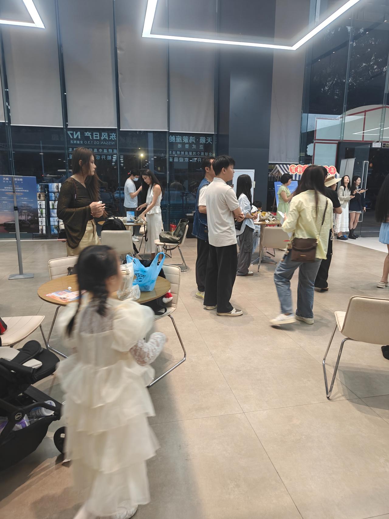 最近陪朋友看车，试驾了近期热度极高的东风日产NX8纯电版，今天借着实际体验给大家