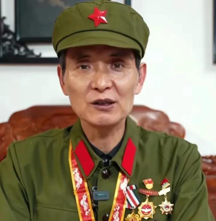 对越自卫反击战中，一等功臣张长海，为侦察敌情，潜伏3天3夜，滴水未进，大小便随身