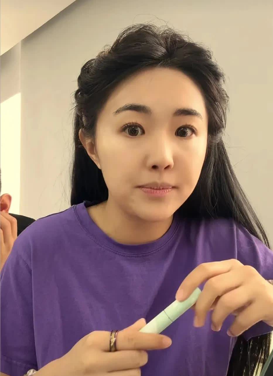 王宁刘纯燕夫妇的女儿王逸宸，颜值上确实没遗传到爸爸。王宁身高180cm左右，
