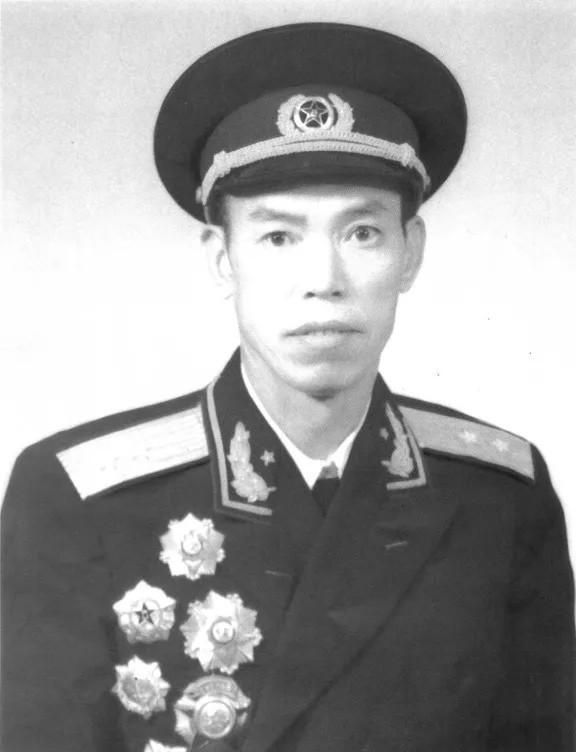 1967年，梁兴初调任成都军区司令员后，想去见一见邓华，却遭到秘书拒绝，梁兴初气