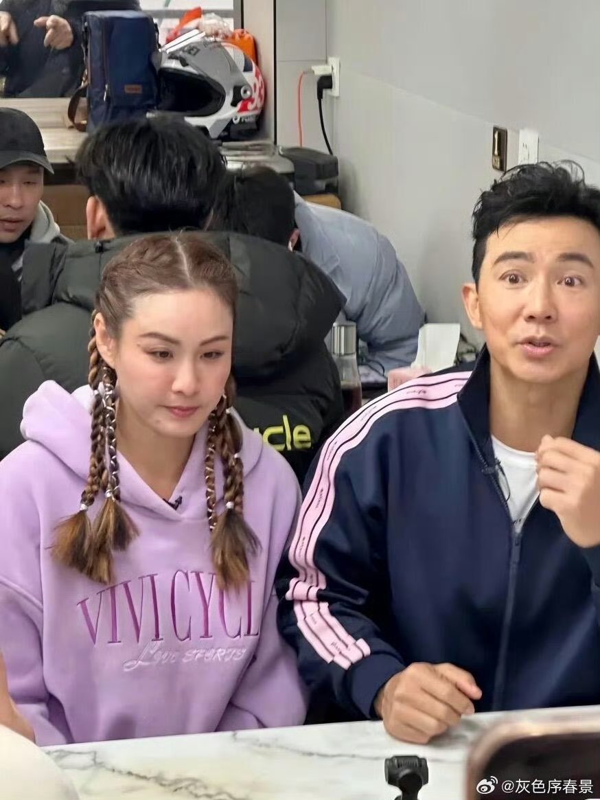 瞬间理解了刘畊宏。。vivi姐这白嫩的小脸谁不爱啊！！很健康的美！​​​​