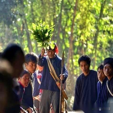 毛主席问佤族头人：砍人头祭祀，换猴头行不行？头人一句话让所有人沉默新中国成立