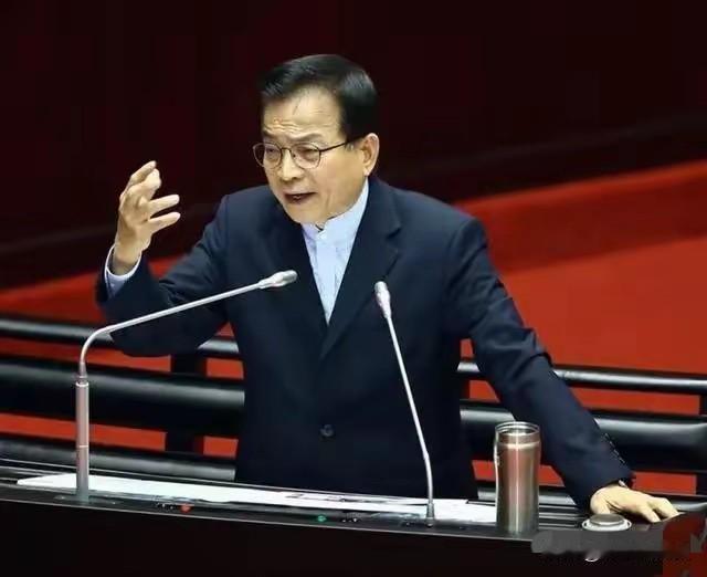 国民党立委赖士葆今（10日）在脸书发文表示，绿营名嘴矢板明夫被港人袭击，政院随