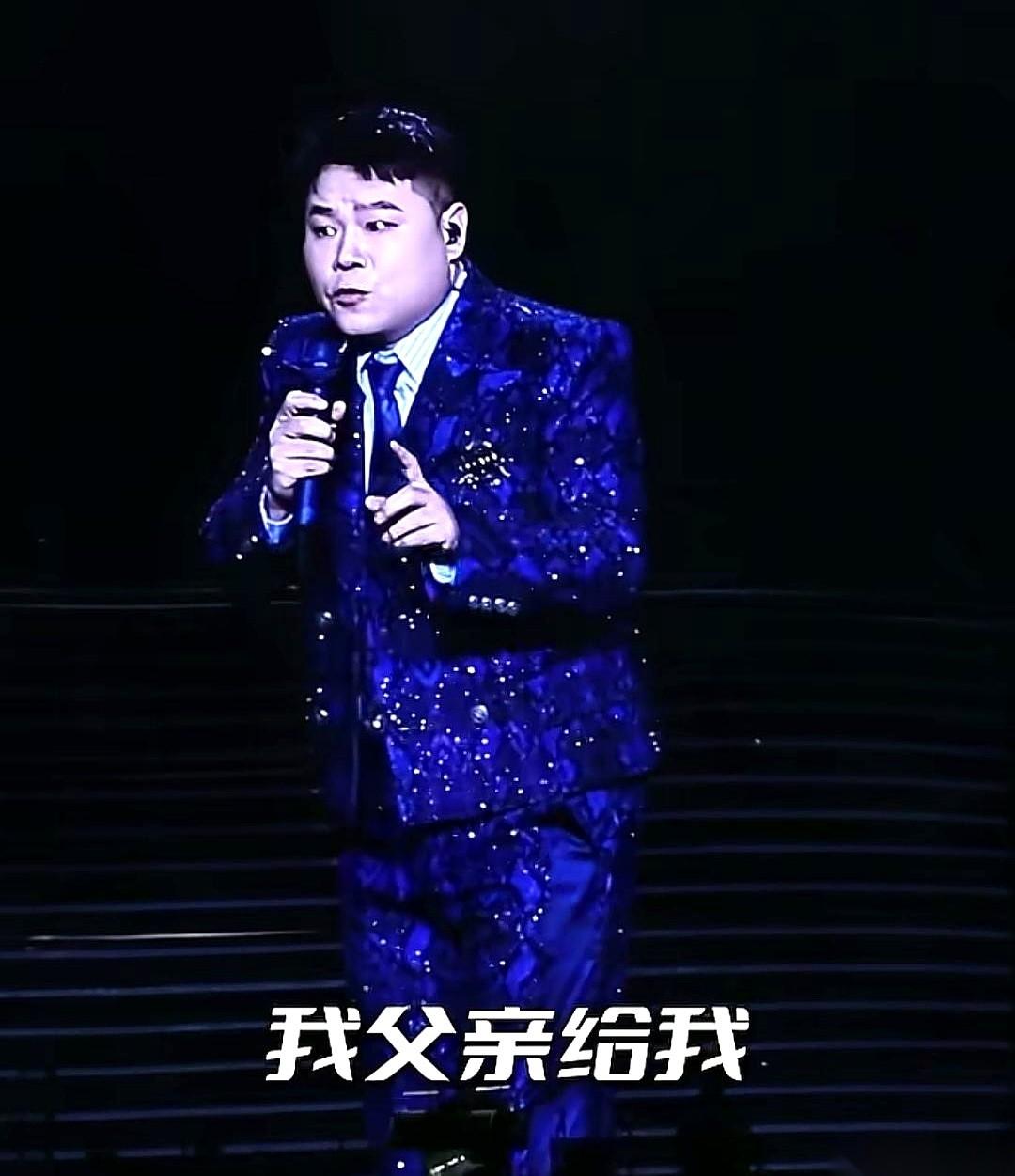 岳云鹏说，他爸托梦给他，问他为什么最近这么多人骂你？他说，因为我要开演唱会。