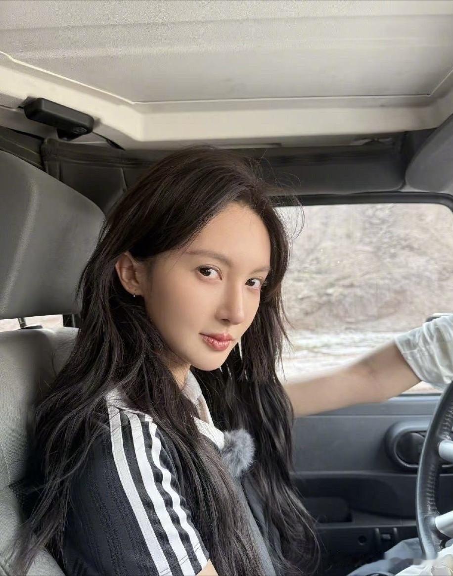 金晨被爆涉嫌交通肇事逃逸这事，真是越想越觉得很蹊跷，按理说只是一场普通的交通事故