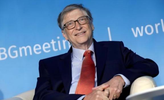 美国慌了！比尔·盖茨一针见血，振聋发聩！他说：“任何说美国持续领先中国的说法，都