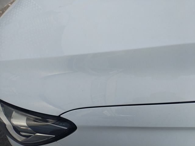 每天停车都是倒进去的接着下车就走也没机会看咱车屁股，今天开进去后锁车正好没走看