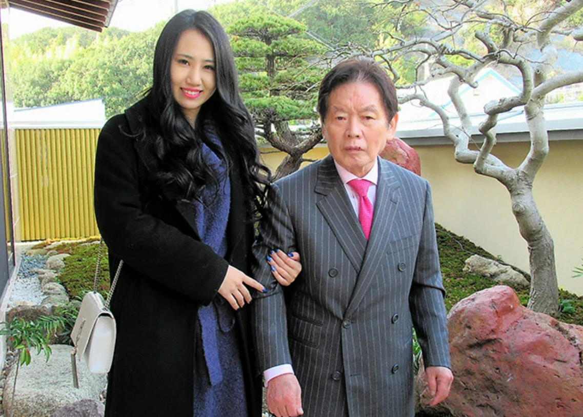 新婚三月77岁日本富豪中毒身亡, 妻子搜过“完美犯罪”, 二审仍判无罪