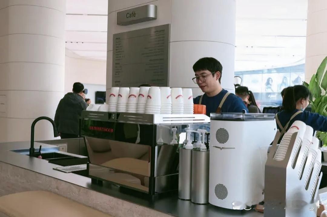 华为咖啡店扭亏为盈，内审部门拿着放大镜准备进场。任正非一挥手，拦下了。他说，