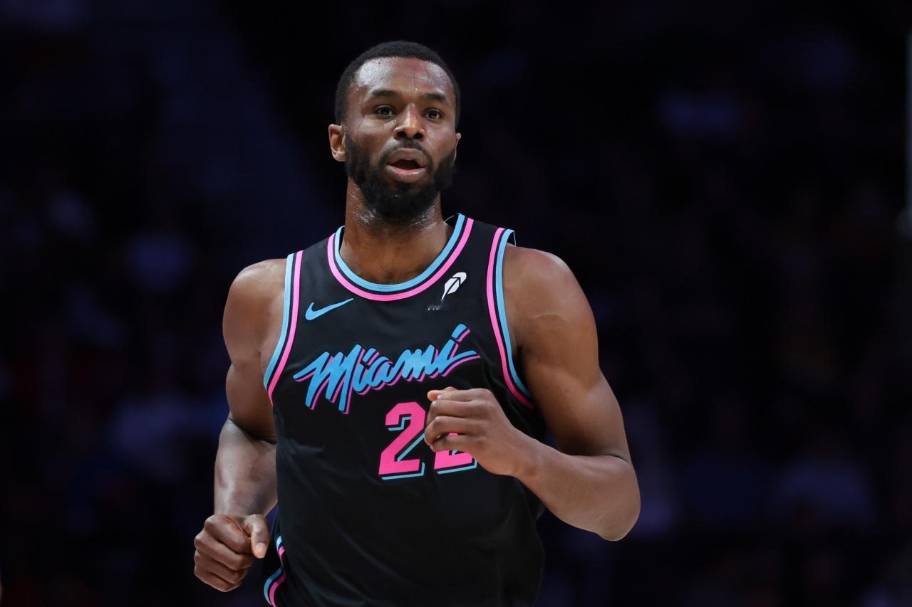 卧底成功！维金斯半场18分，全场还是18分！重回勇士主场比赛的维金斯受到了主