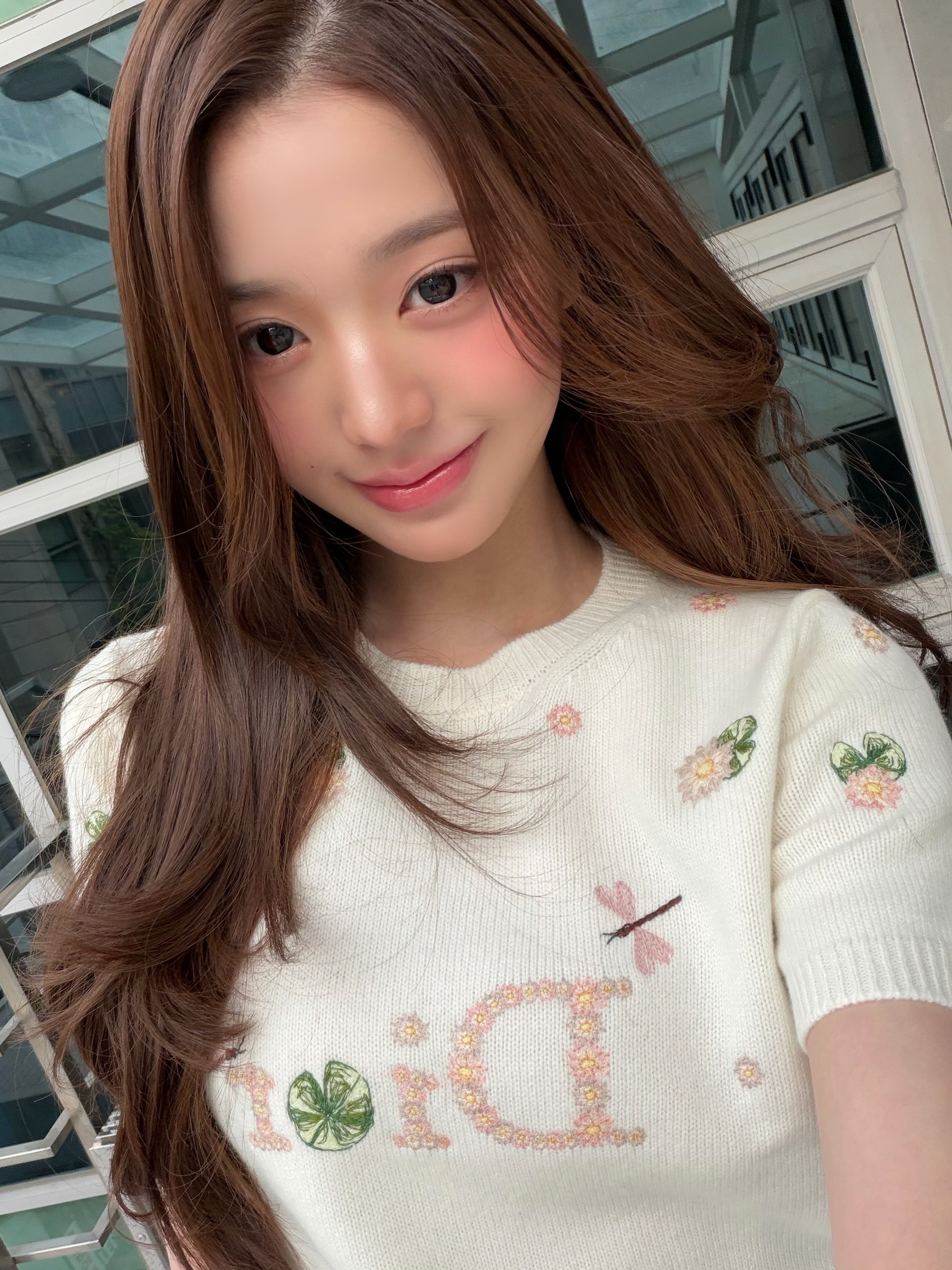 ive五团颜一🌷ive五团一🐰张元英260928【🐰ins更新】（1）