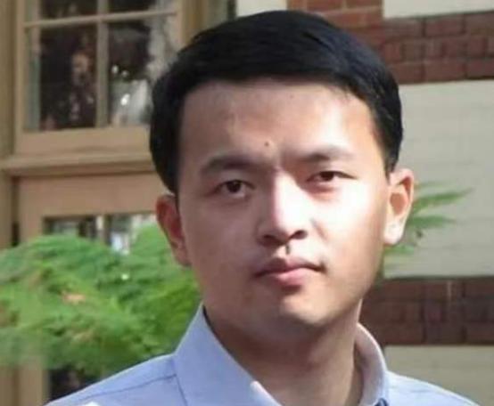 被美国用“学术会议”当诱饵，硬扣了9年“间谍”帽子的中国芯片专家，回国第一件事不