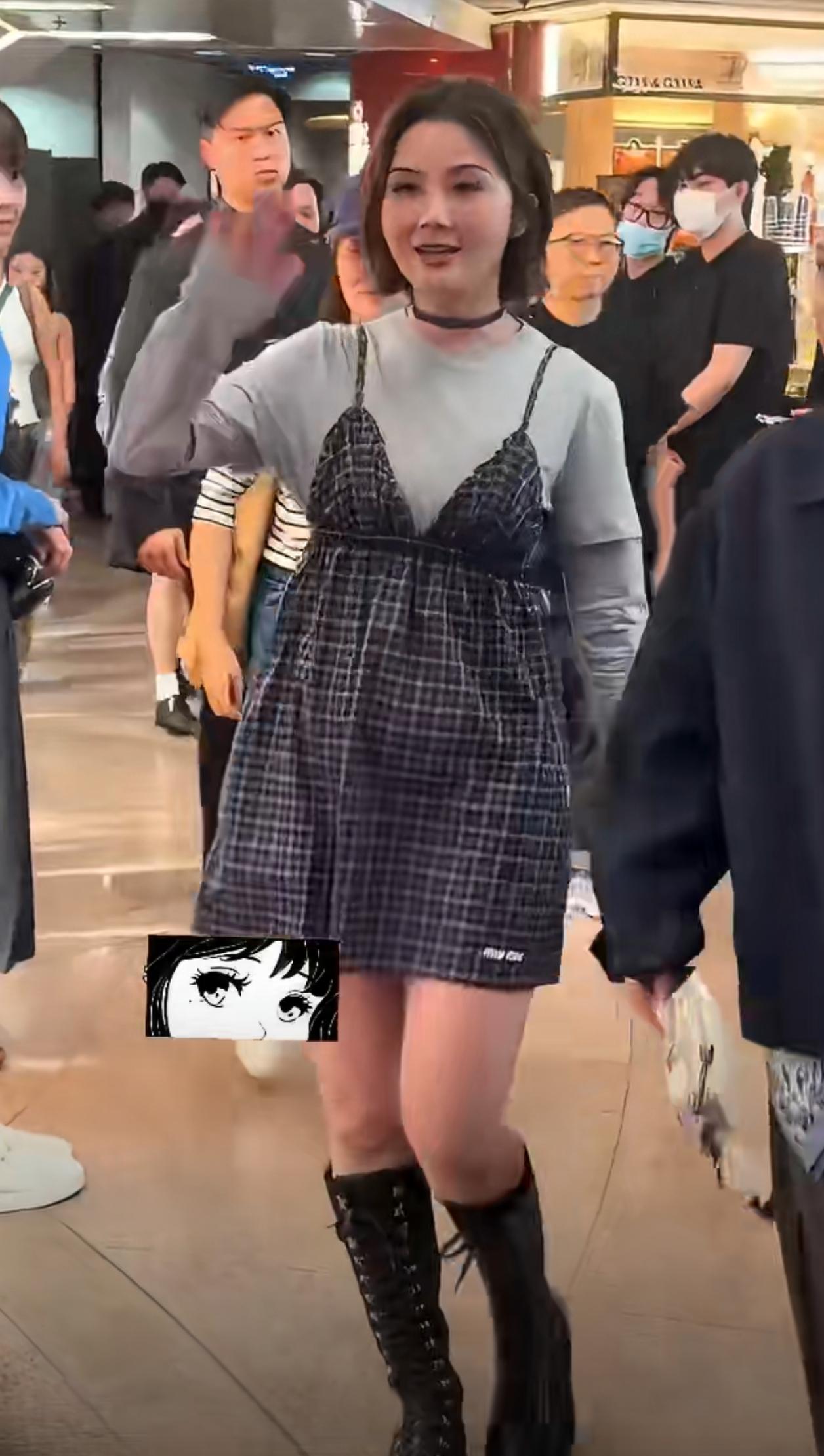 蔡卓妍怀孕这是很明显了，脸变胖，肚子隆起，腿变粗，胸部也大了，这是典型的孕期特征