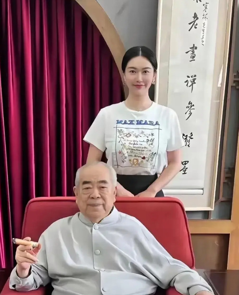 徐萌售画，是在规划自己的未来。跟首任妻子林岫所生的孩子，就不用管了，人家出国定