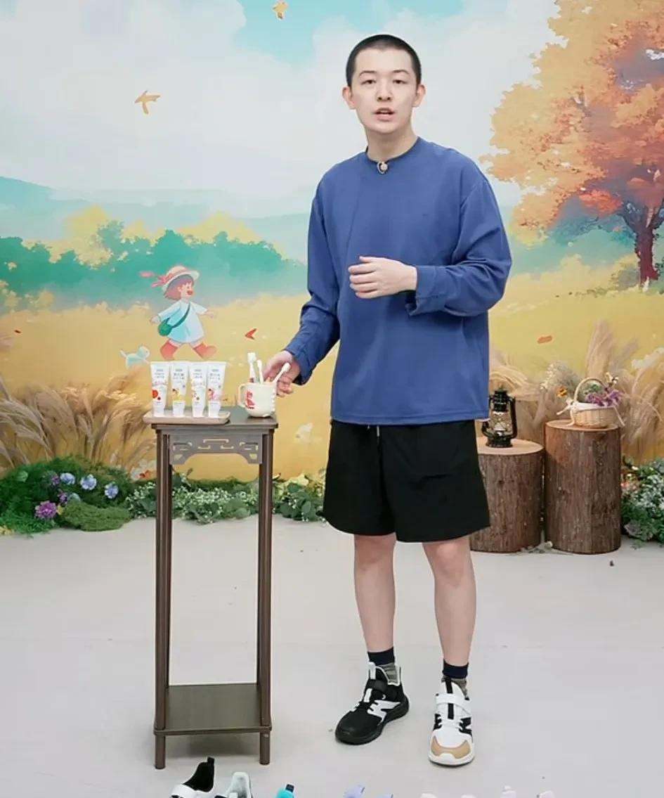 还差一步之遥就到100亿！今天是与辉同行正式独立一周年纪念日！不知道会有什么