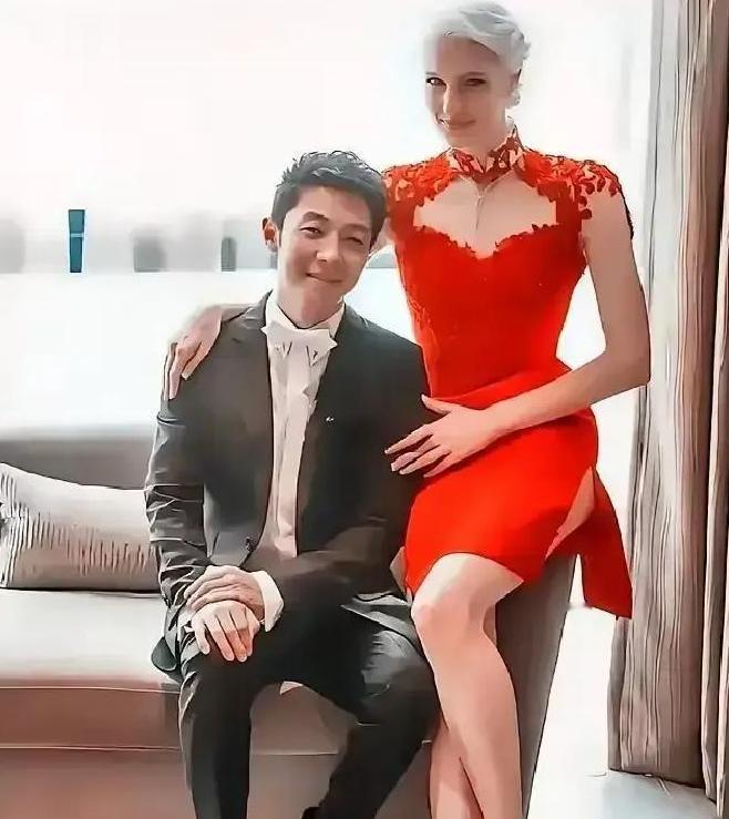 八年前，亿万豪门千金李白执意要嫁给撒贝宁，而与父亲决裂，八年后，李白终于明白，自