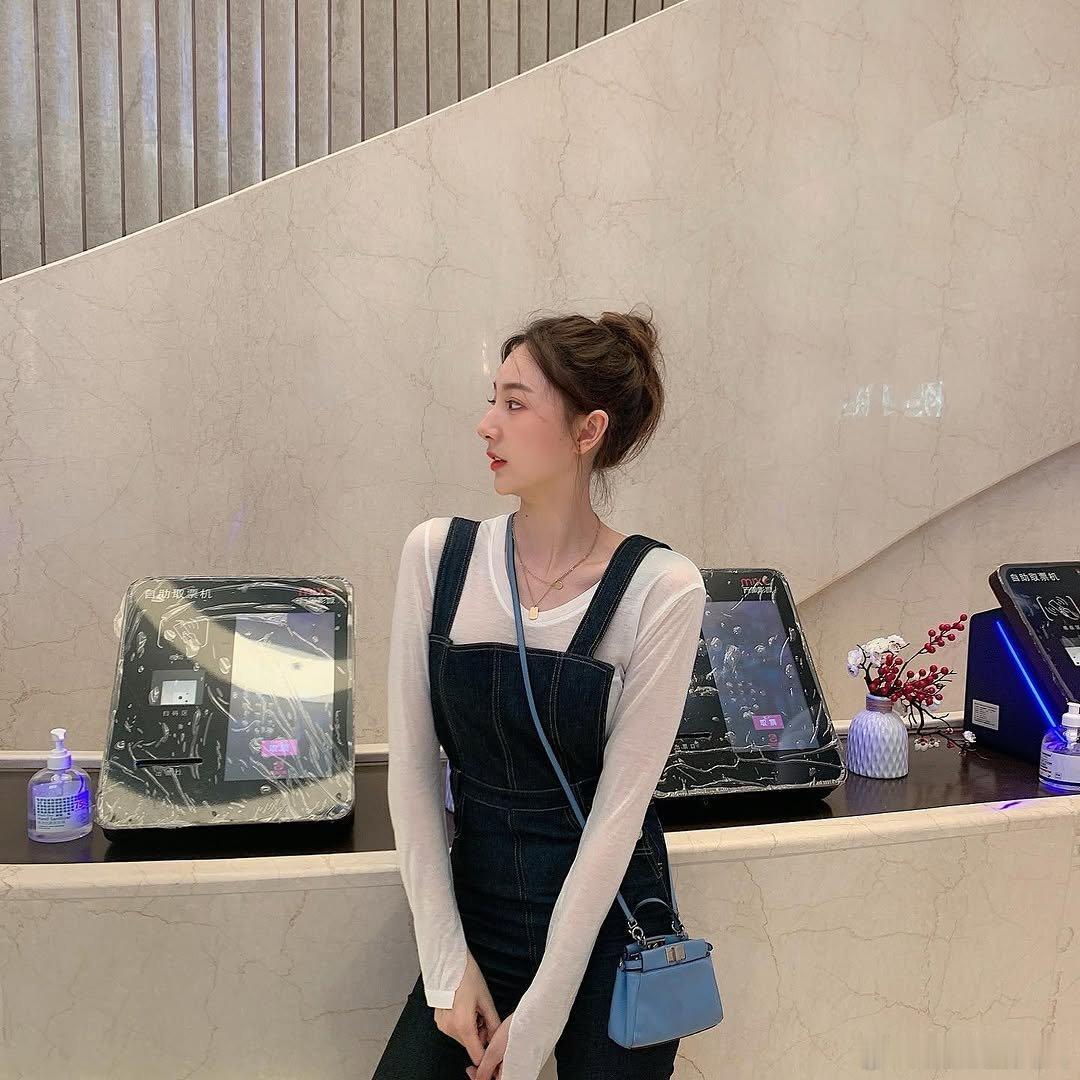 尽显迷人风情。
