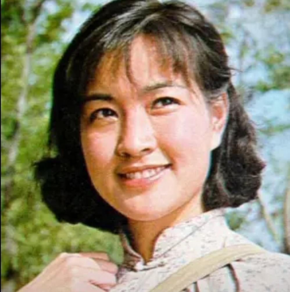 刘晓庆先后结过四次婚。均以分手告终。对此，人们虽多有吐槽，但人家结婚离婚都依法办