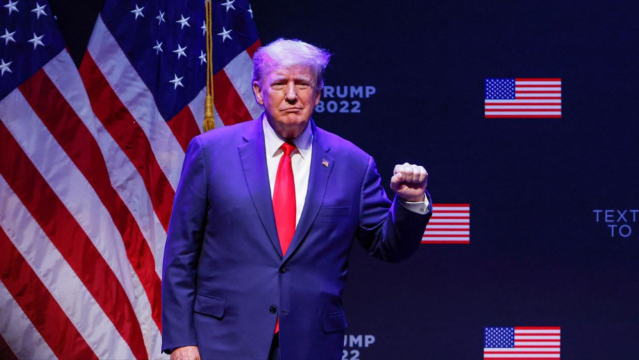 如今特朗普已是80岁高龄，依照美国宪法，总统最多只能连任两届。就算他手握权力