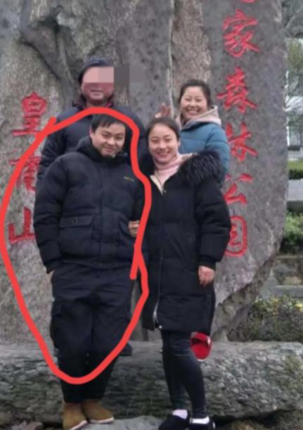 今天刷到安徽著名“伏地魔烧饼姐”的消息，想不到她早已离婚，2012年结婚后她的所