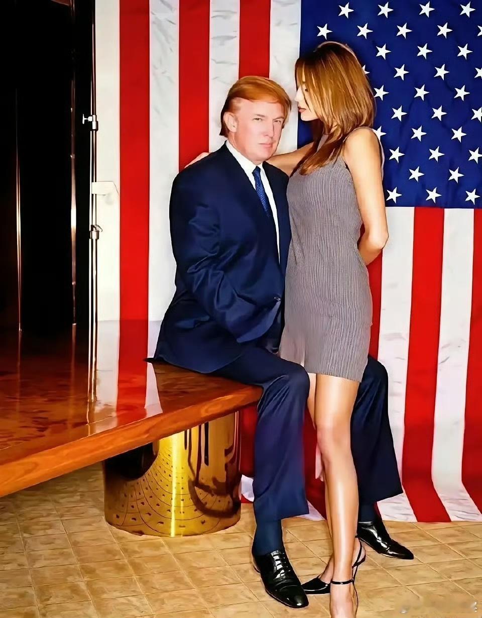 图为1998年两人在热恋中。梅拉尼肯定做梦也不会想到，这个男人吹的所有牛逼都实现