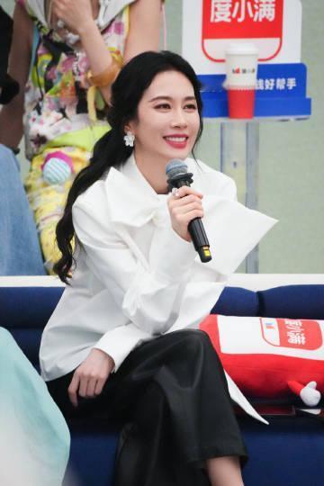 不用说《乘风2026》二公走的姐姐就是温峥嵘了！二公直播上半场要肯定是要淘汰一位