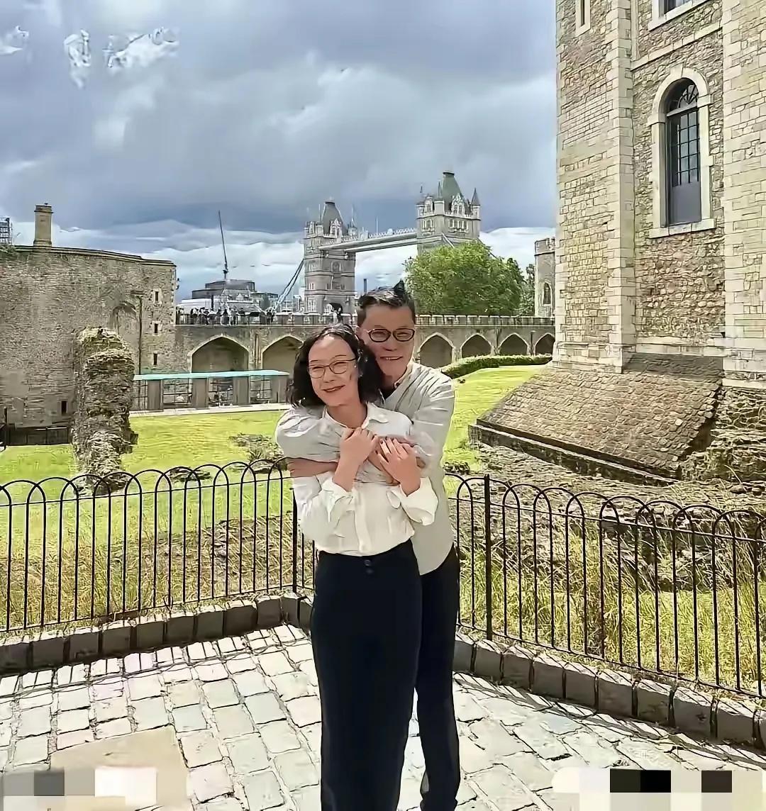 李国庆要是现在是个穷鬼，绝对娶不到张丹红。张丹红讨厌满身铜臭味的人，估计是真