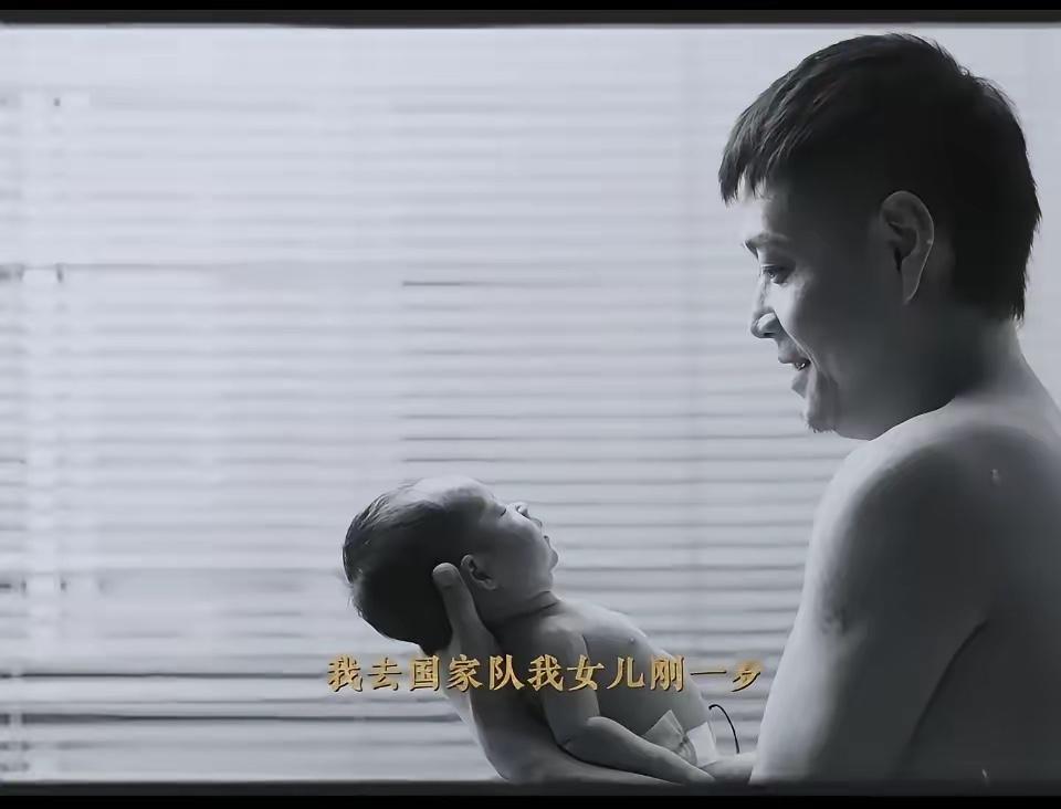 成都混团世界杯—邱贻可的女儿小豌豆来当球童啦！孩子很争气，比她爸爸的位置更靠