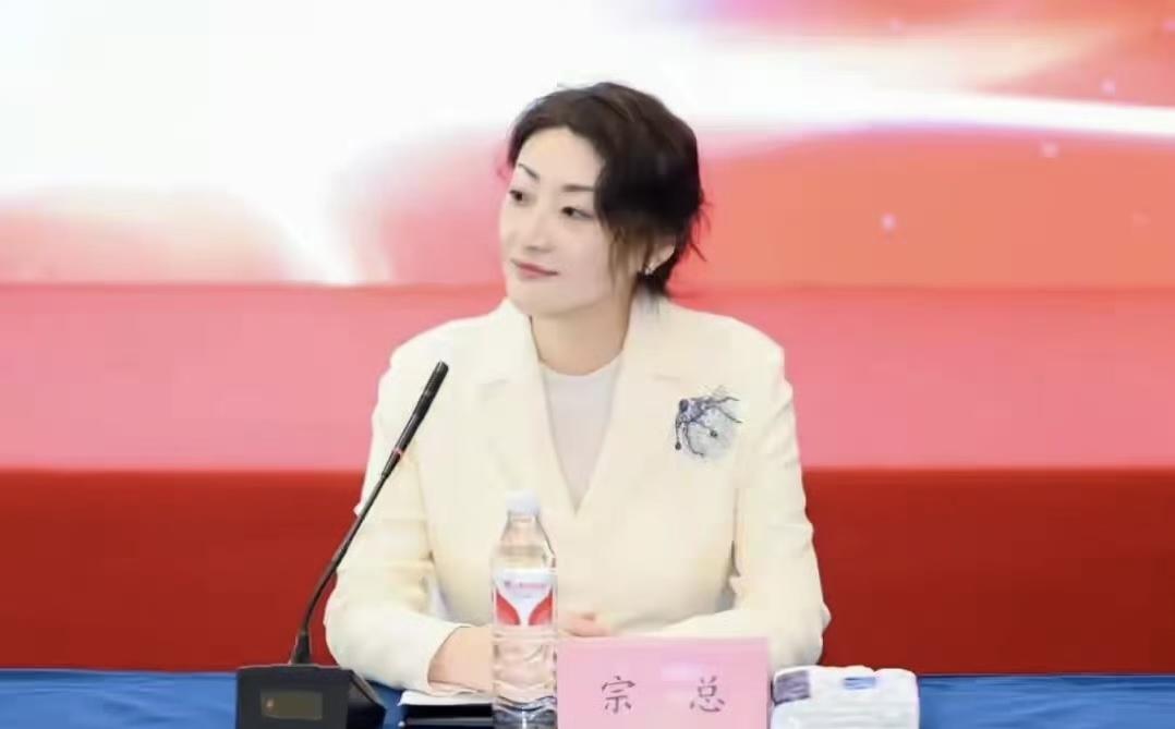 我预感，这次宗馥莉“以退为进”可能不管用了。据了解，她早在9月12日向娃哈哈