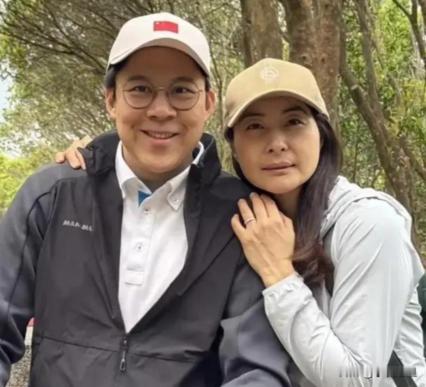 我严重怀疑霍启刚这次主动晒财产不是为了炫富，也不是应付公职申报，而是