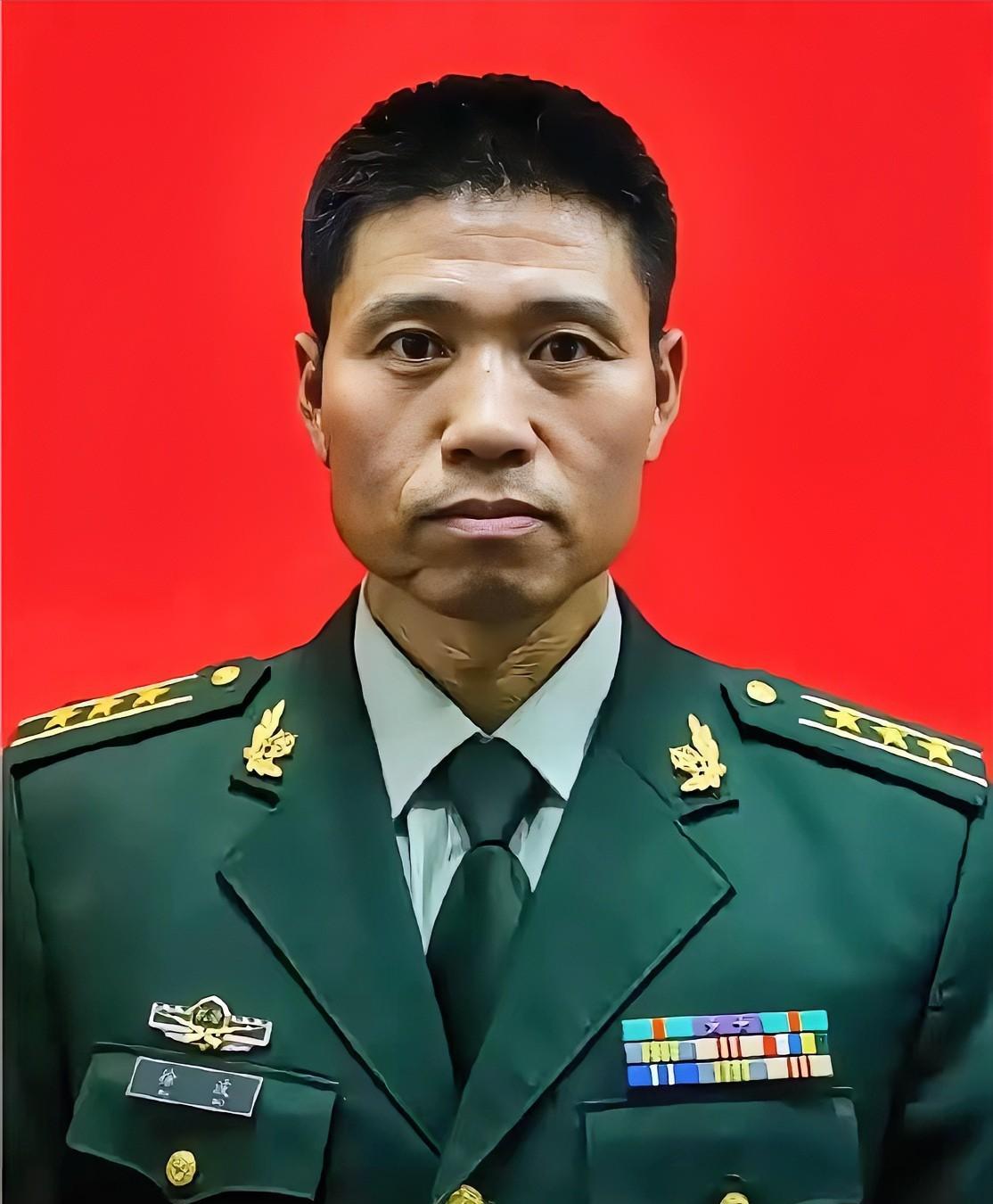 徐波，这个名字在武警部队里可是响当当的存在。原武警北京总队雪豹突击队副大队长，荣
