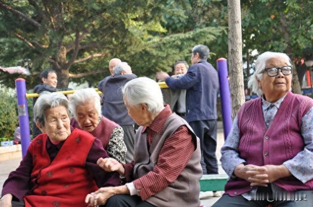 养老院开始退场了？2025年后，越来越多的养老院将加入退院潮，真相令人痛心。