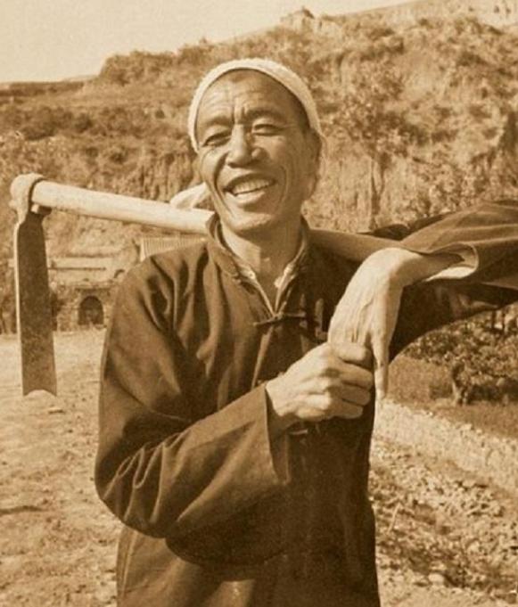 1980年，陈永贵辞去国务院副总理职位，临行前，向华国锋辞别，忍不住感叹
