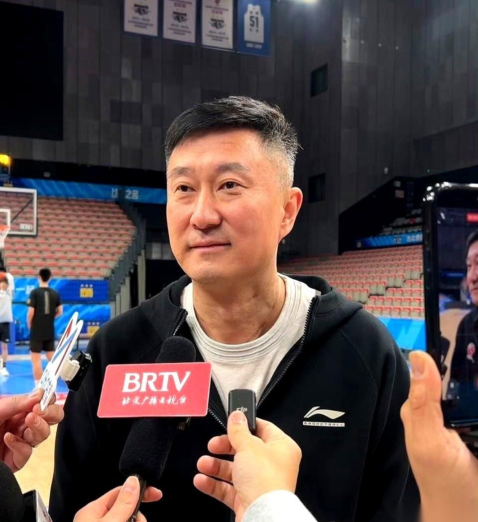 京粤大战还没开打，广东队那边先传来一个消息：防守大闸奎因，上不了了。这一下，整