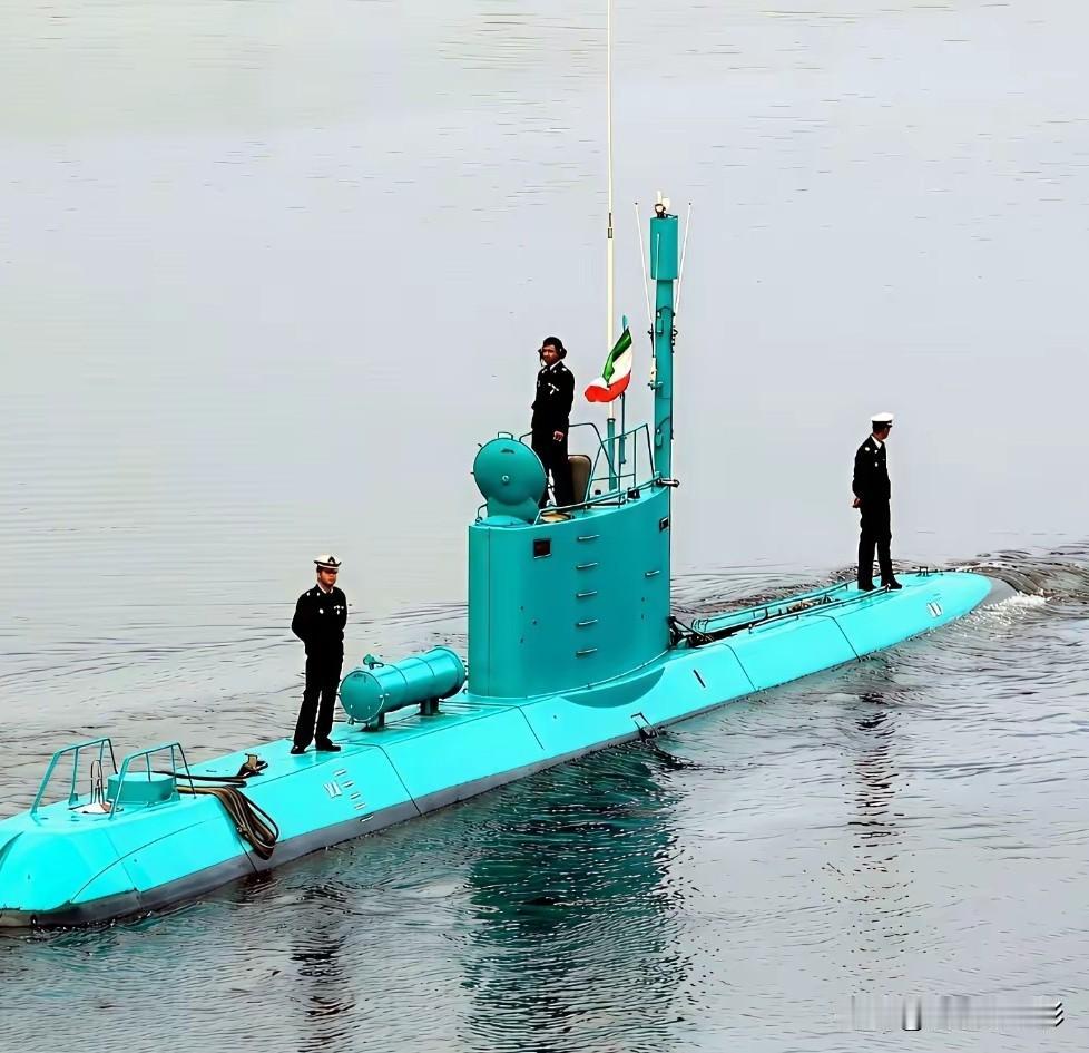 伊朗别异想天开了，封锁霍尔木兹海峡靠它，袖珍型小潜艇。伊朗想用这种小潜艇封锁