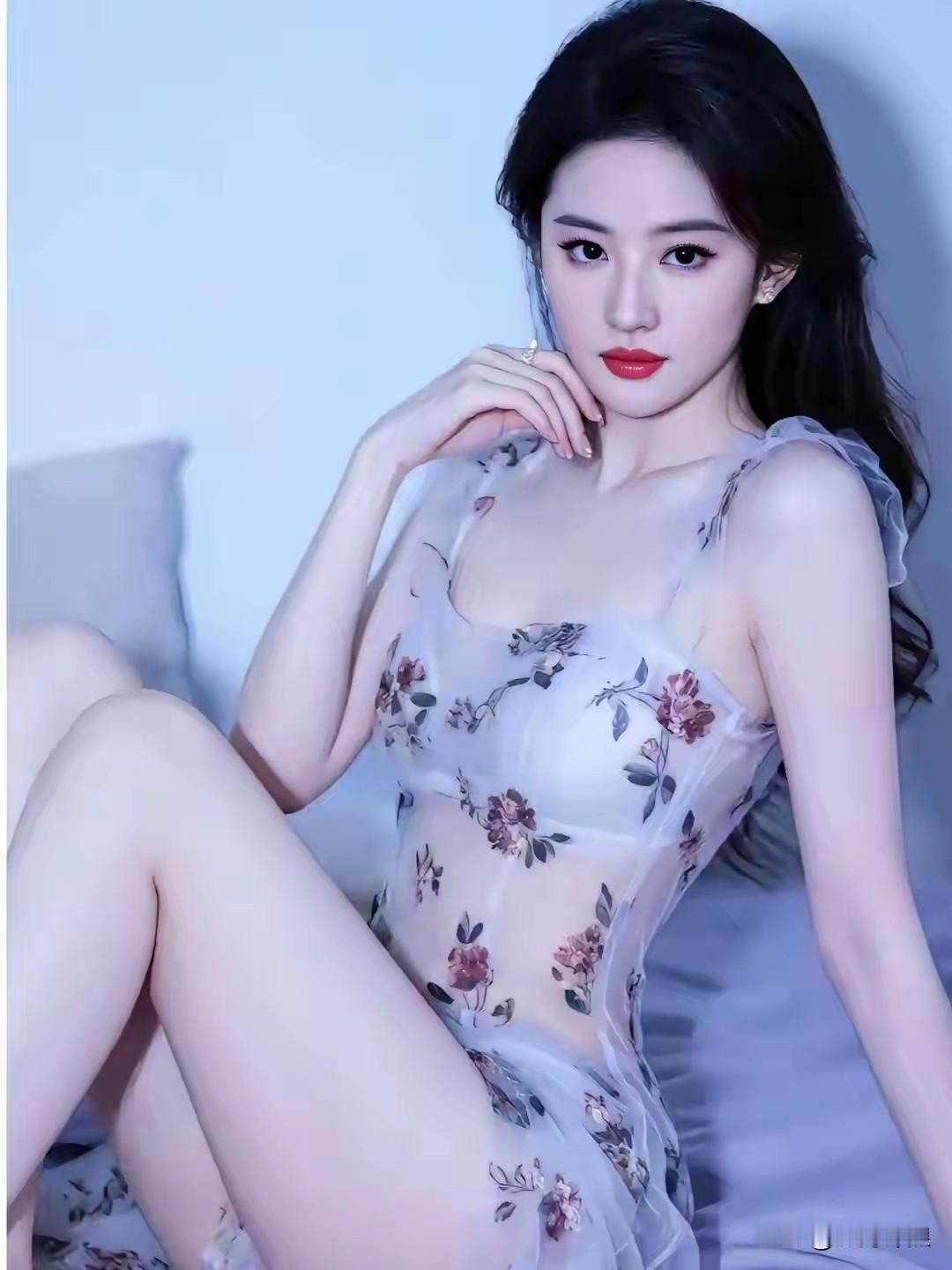 中国诗人为演员刘亦菲写的一首“接龙诗”！星光灿烂月更明明辉清洒注深