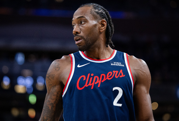 小卡手腕伤势，基本宣告快船季后赛寄了，就算打进季后赛也是被横扫的份。因为小卡