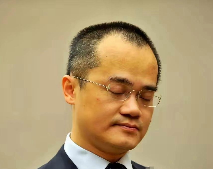恐怕王兴现在最有压力的一件事，就是看到阿里巴巴押注长鑫科技这笔投资。阿里投入71亿布局长鑫，如今账面