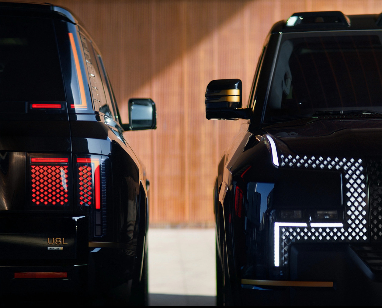 仰望U8系列的前后灯设计真是天才之作，张力气场与辨识度都拉满了。