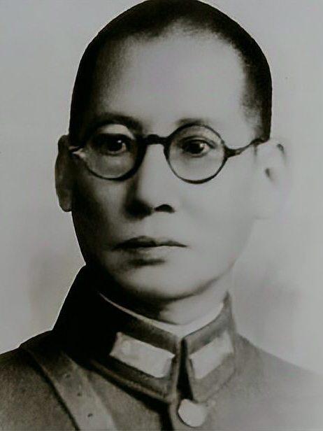 1954年龙绳武不顾父亲龙云苦劝，叛逃台湾，他最后的结局如何1954年11月