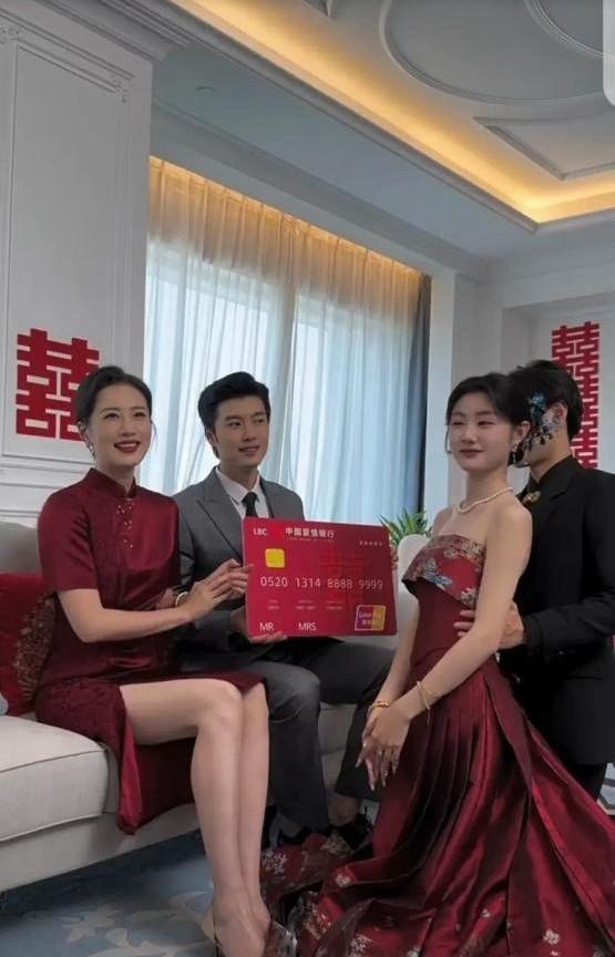 这丈母娘，有点东西，儿媳妇显得黯然失色了！