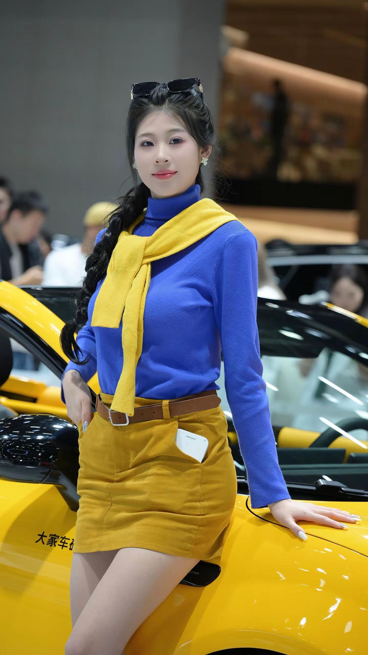 美女。美女车模2025广州车展车模小姐姐晒出我的潮范儿威摄影@芝士绝了