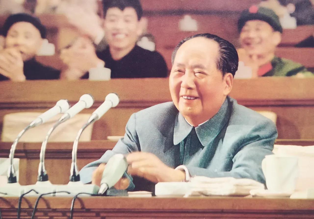 毛主席：从来没有不经过打扫而自动去掉的灰尘。