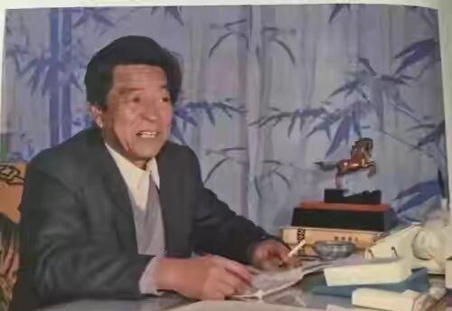 1979年10月，褚时健跑到地委，找到书记胡良恕直接了当：他干，我走，要我干，他