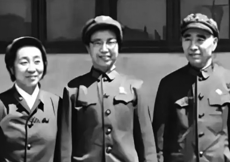 叶群曾经说过这样一句话：“反正我认准了一条：首长要紧跟主席，我要紧跟江青。今后她