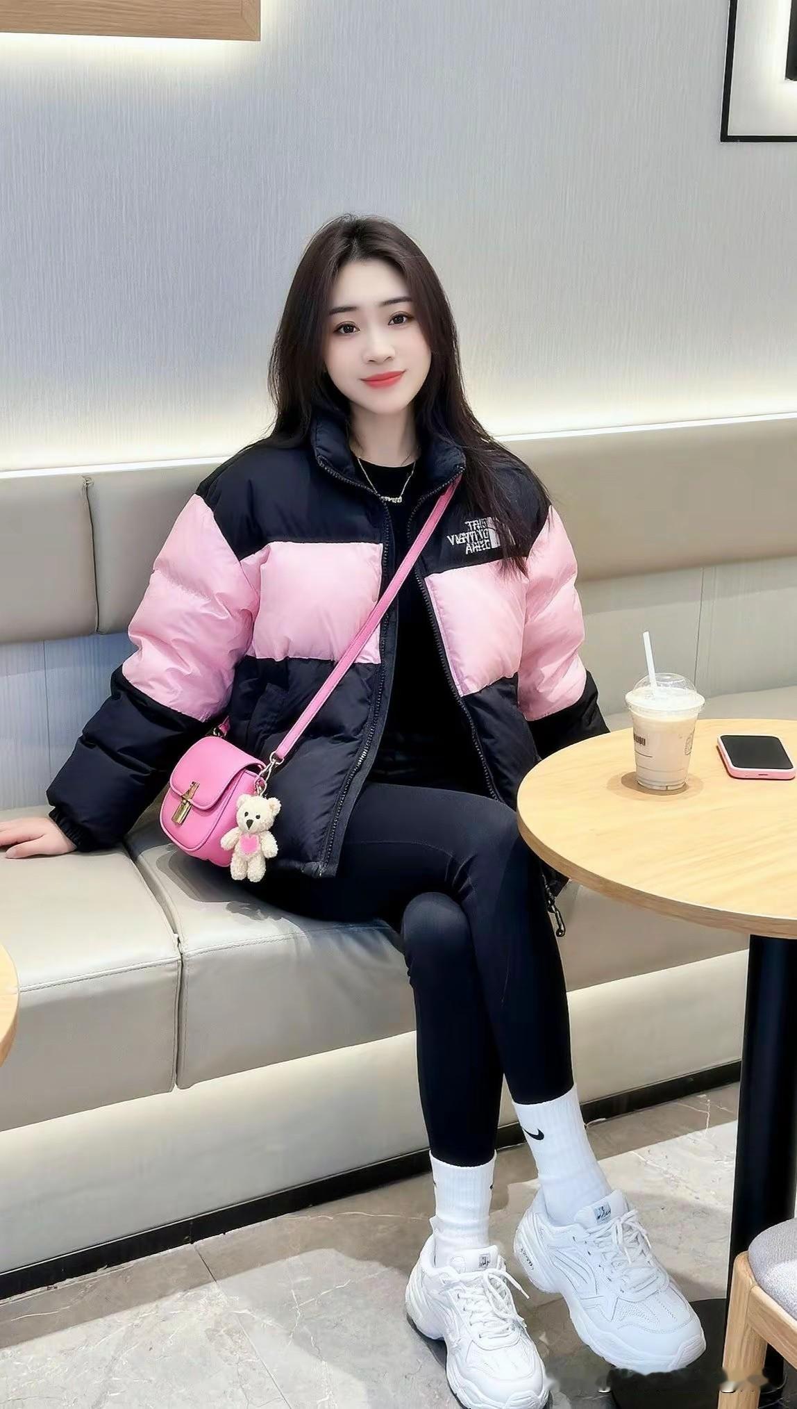 一口饺子一口蒜，明年挣他几百万，一口饺子一口酒，明年想啥啥都有，吃完饺子来碗