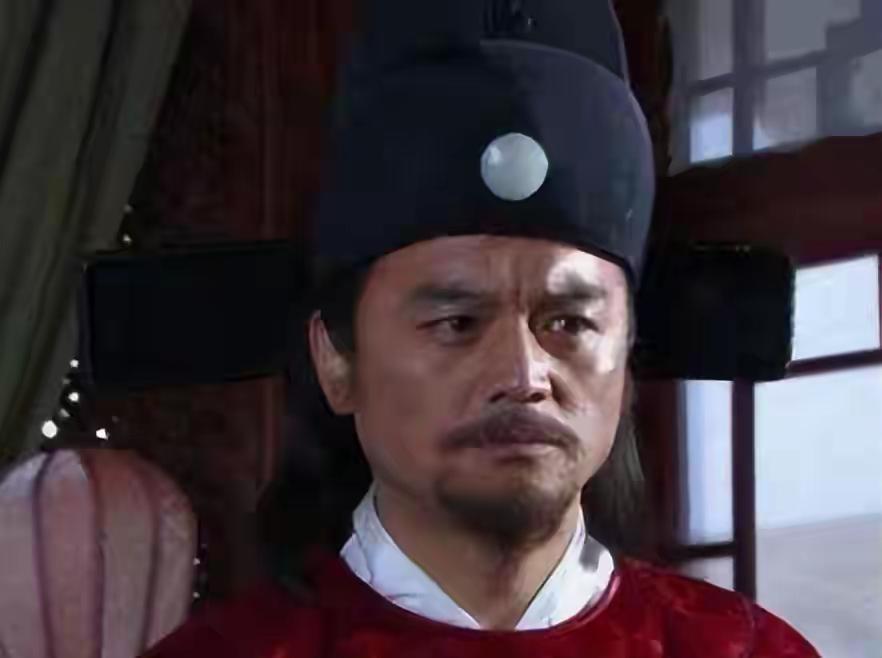 宰相邀朱元璋家中喝酒，朱元璋走到半路，突然下令：抄斩全家洪武十三年正月，金