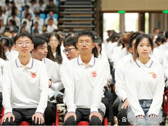 2026年临床医学录取分数线下降了！这是好事，毕竟医学这个专业就应该中庸才能的学